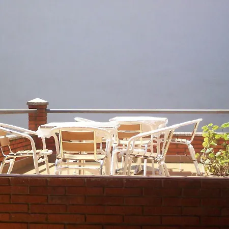 Pinos בית הארחה